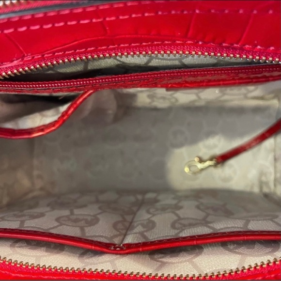 Michael Kor’s Handbag, Off White/Red Leather Trim - Picture 3 of 4